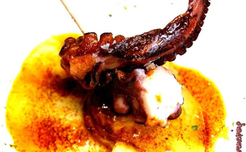 Pulpo a la brasa y aceite de pimentón