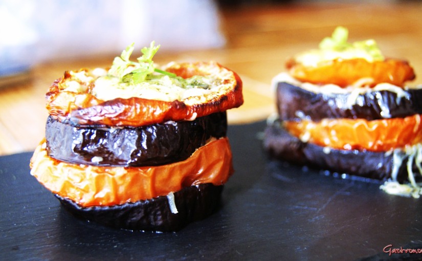 «Milhojas» de berenjena y tomate