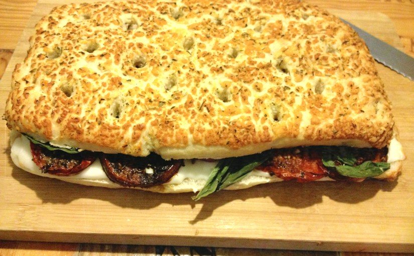 Focaccia caprese de tomates asados