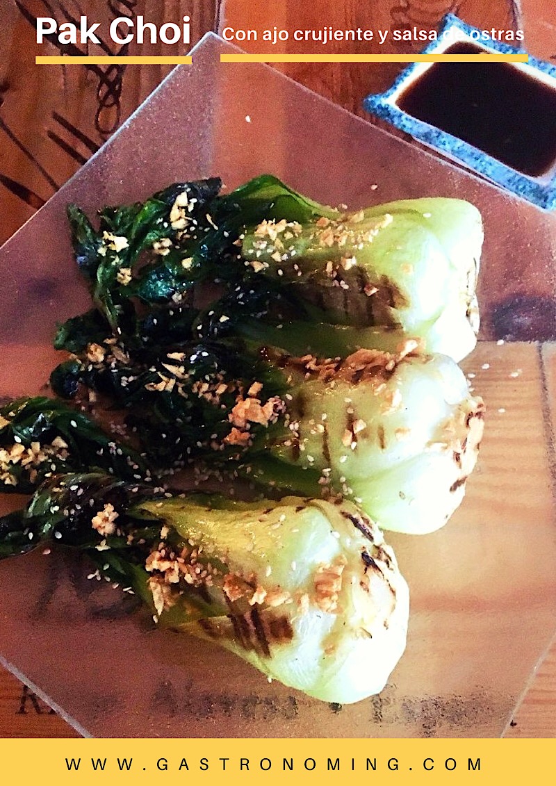 Pak choi con ajo crujiente y salsa de ostras