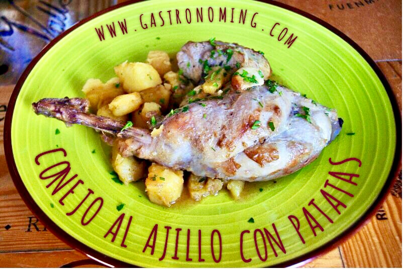 Conejo al ajillo con patatas