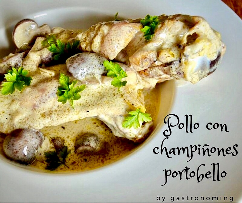 Pollo con champiñones portobello