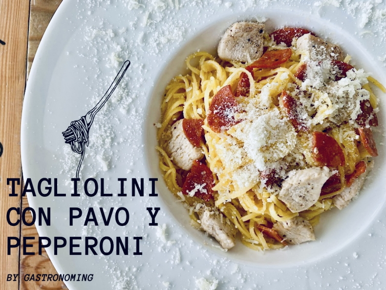 Tagliolini con pavo y pepperoni