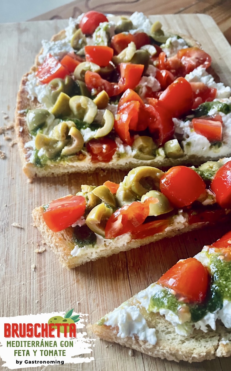 Bruschetta mediterránea con feta y tomate