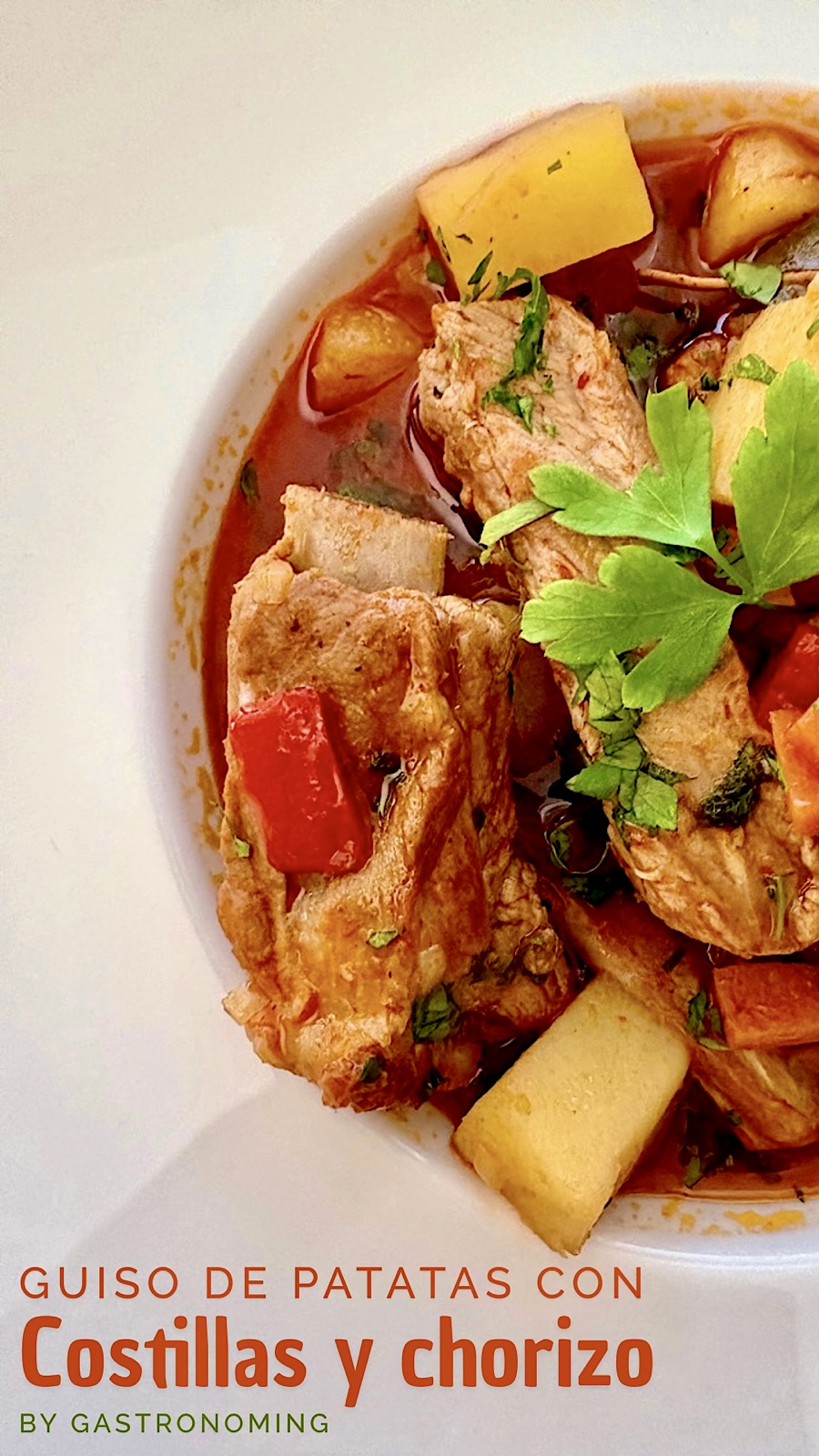 Guiso de patatas con costillas y chorizo del recetario de la abuela