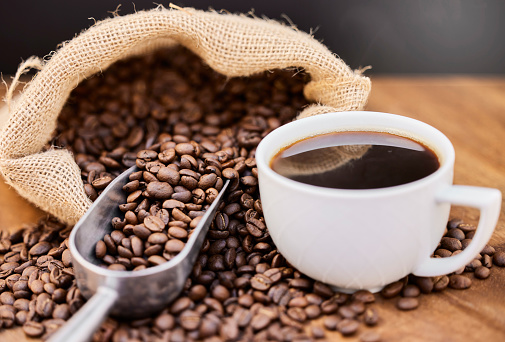 ¿Cómo funciona la cafetera de café en grano o superautomática?